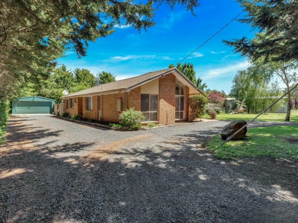 20 White Ave, Romsey, VIC 3434