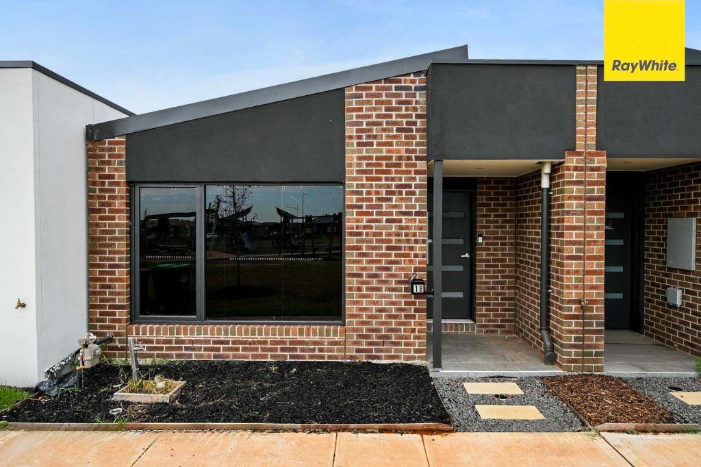 18 Arrowgrass Walk, Thornhill Park, VIC 3335