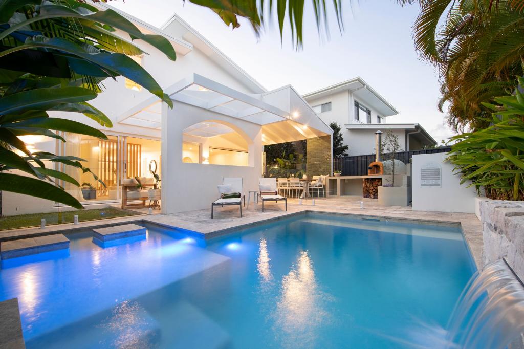 4 SCHUSTER AVE, MIAMI, QLD 4220