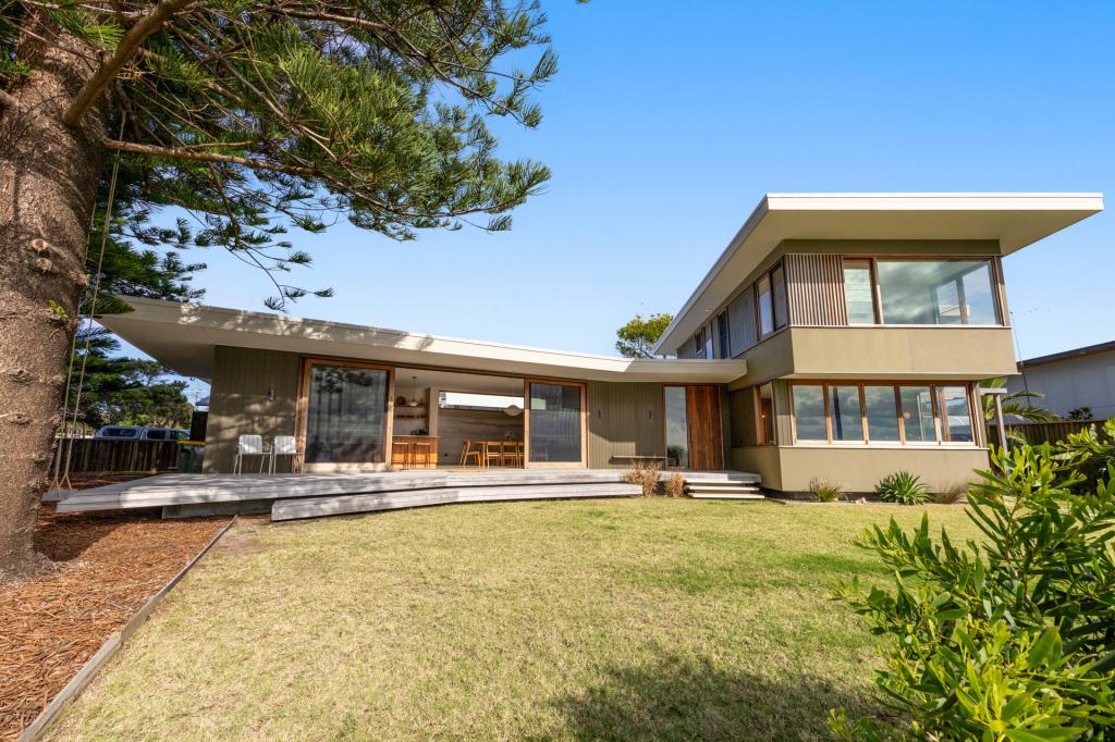 7 WARATAH CRES, MINNIE WATER, NSW 2462