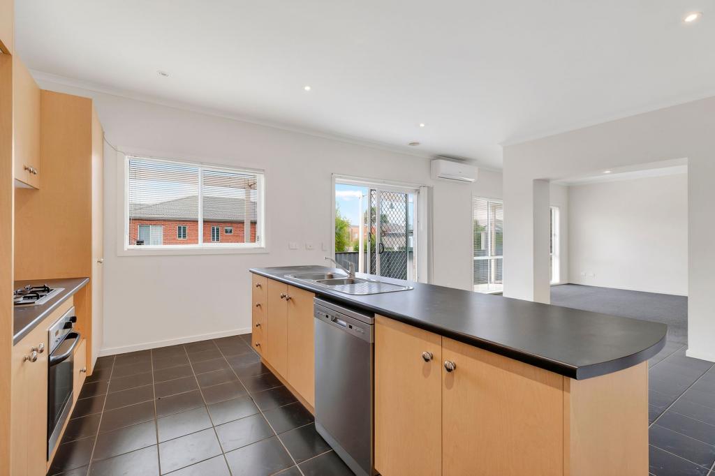 28 Lakewood Bvd, Melton, VIC 3337