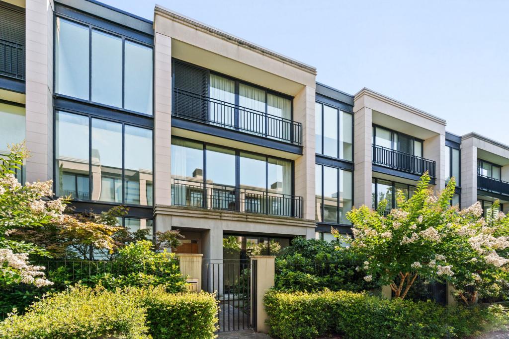 11 Magistrates Walk, East Melbourne, VIC 3002