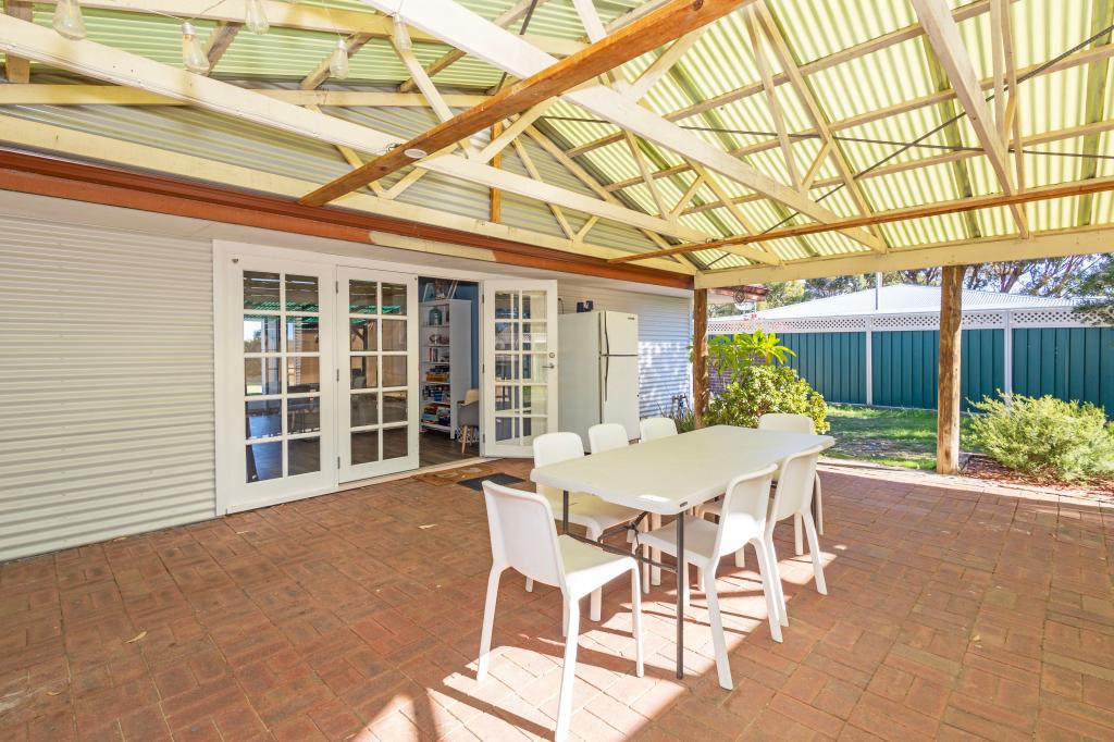 16 Thomas St, Leeman, WA 6514