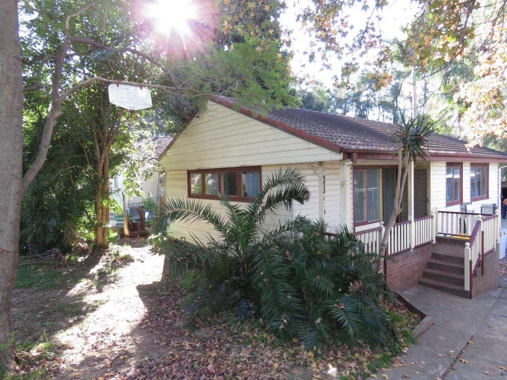59 Rowley St, Pendle Hill, NSW 2145