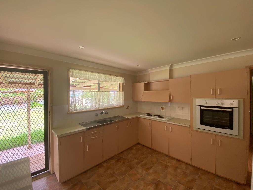 226 Fernleigh Rd, Ashmont, NSW 2650