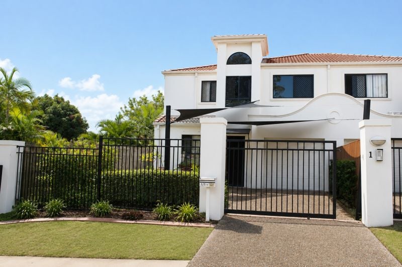 1/1 Scenic Ave, Benowa, QLD 4217