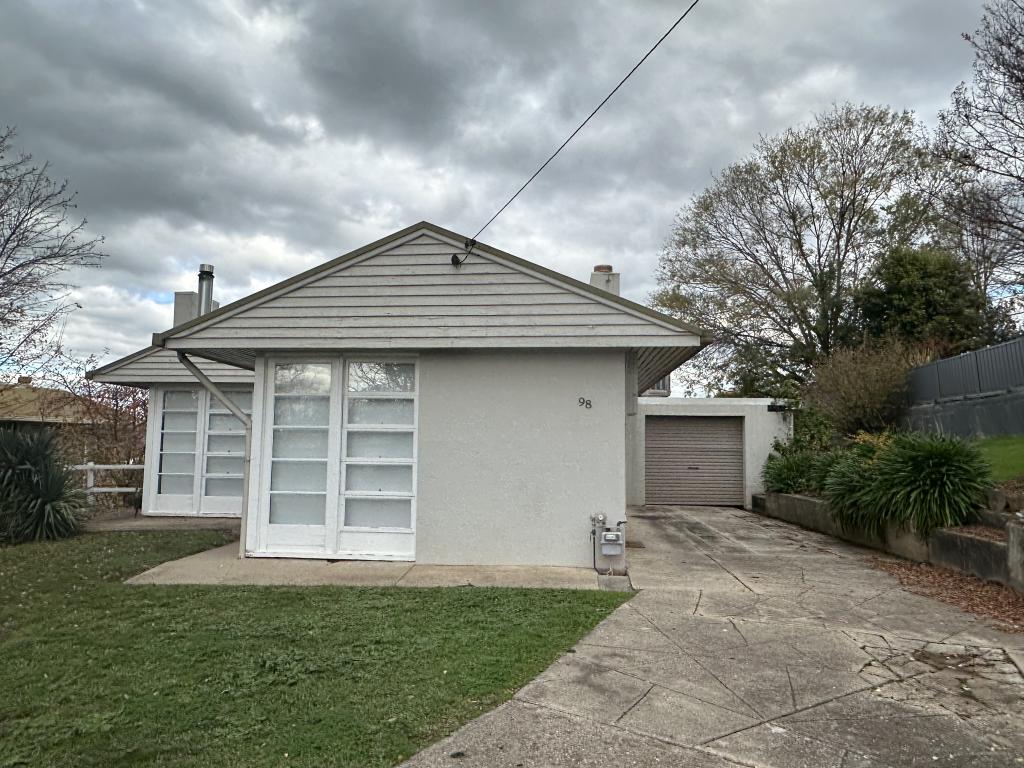 98 Richmond St, Tumut, NSW 2720
