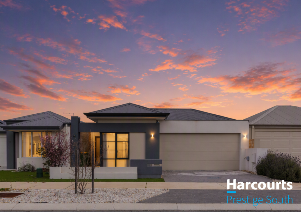 31 FRINGED WAY, PIARA WATERS, WA 6112