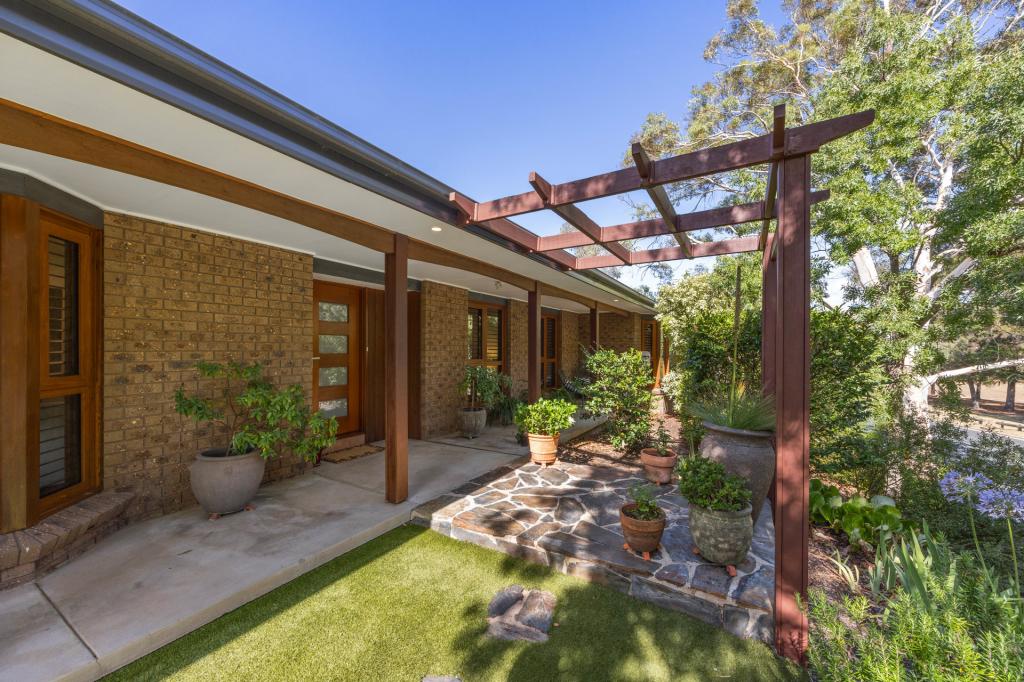 2 Jackie Howe Cres, Macarthur, ACT 2904