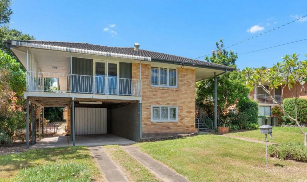 15 Euratha St, Stafford Heights, QLD 4053