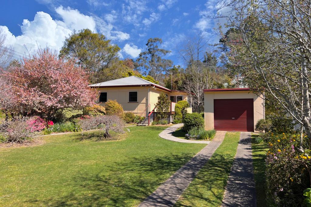 9 Cascade St, Wentworth Falls, NSW 2782