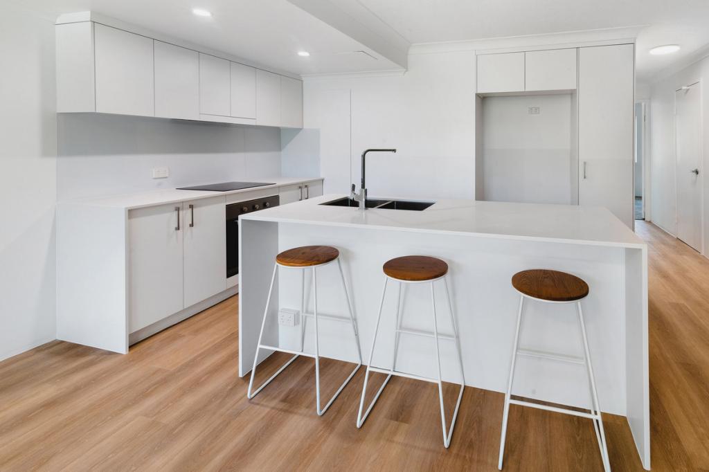 8/21 HUTH ST, LABRADOR, QLD 4215