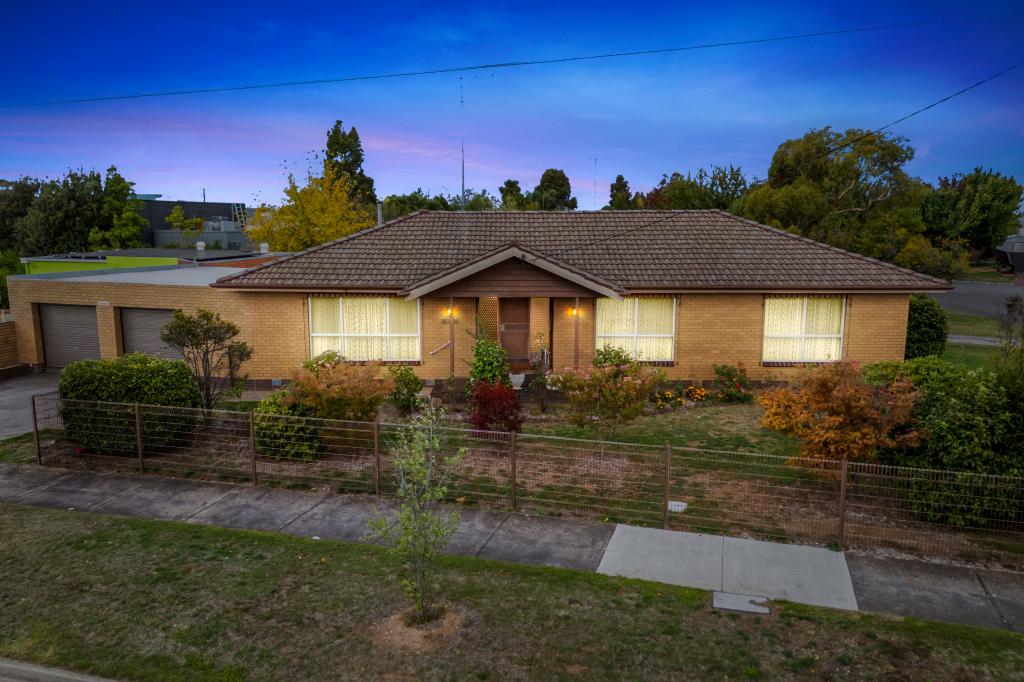 1 Guiding Ct, Sebastopol, VIC 3356