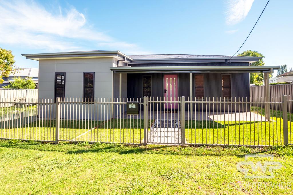 32 TORRINGTON ST, GLEN INNES, NSW 2370