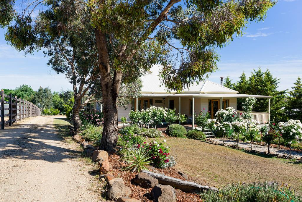 11 ROBERTS ST, MALDON, VIC 3463