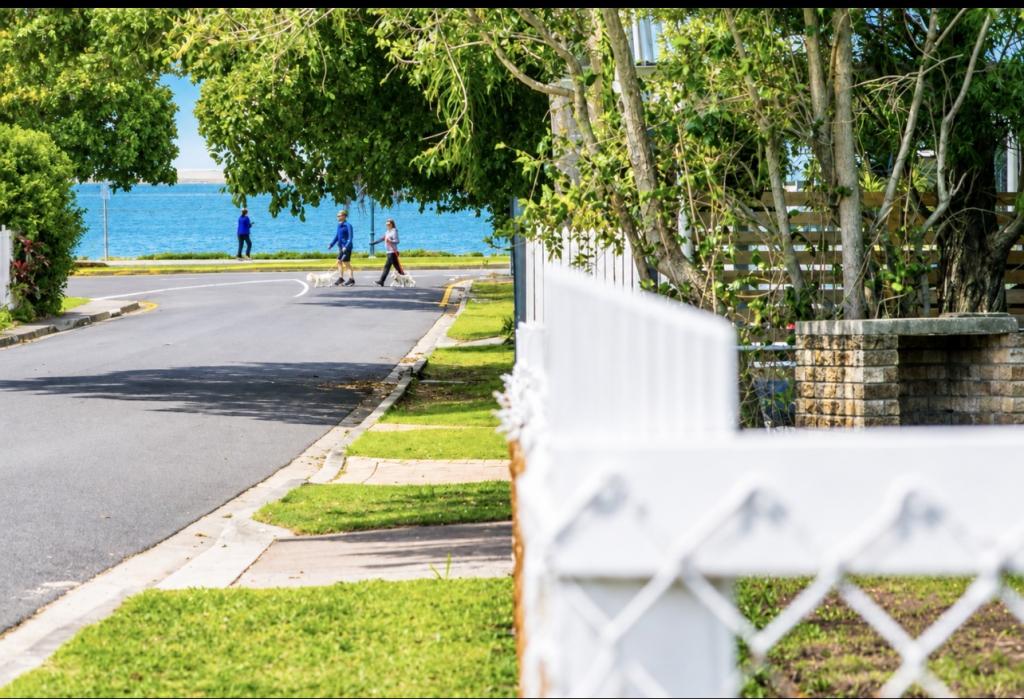 4 GRATTAN TCE, WYNNUM, QLD 4178
