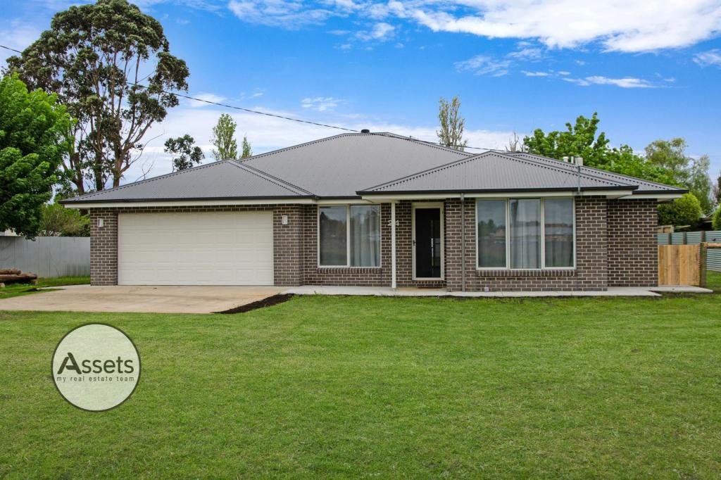 24 Murray St, Heywood, VIC 3304