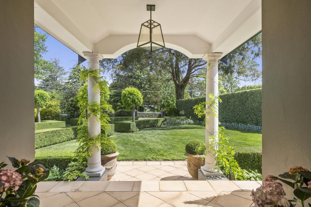 18 OSBORNE RD, BURRADOO, NSW 2576