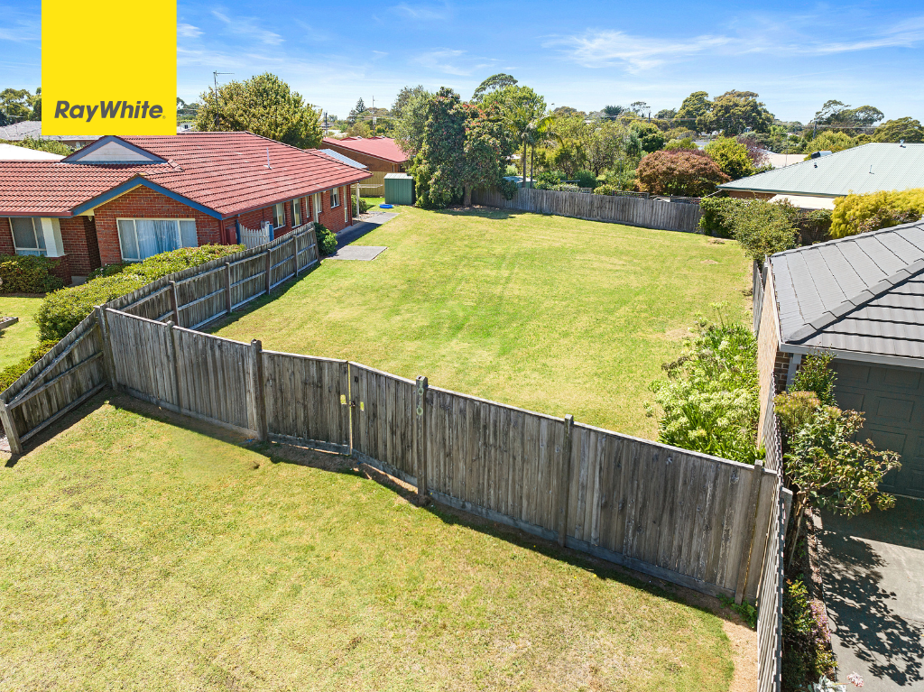 10 Woodland Heath Dr, Inverloch, VIC 3996