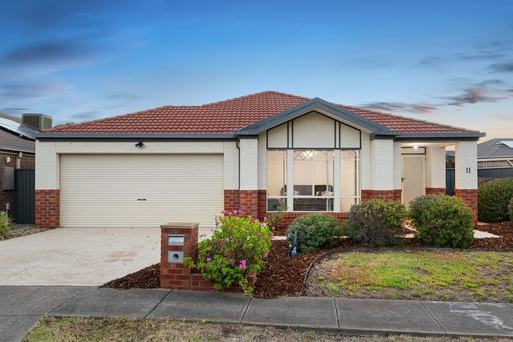 11 Burdekin St, Manor Lakes, VIC 3024