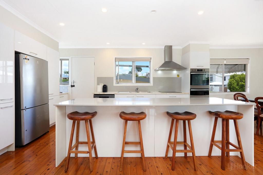 8 Plover Ave, Paradise Point, QLD 4216