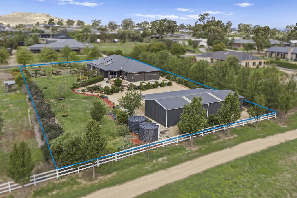 13 OAKSFORD DR, MANSFIELD, VIC 3722