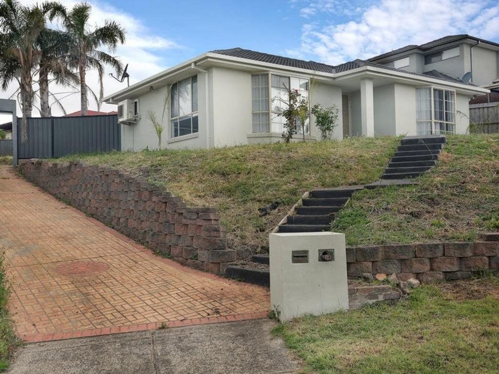 4 Green Valley Gr, Meadow Heights, VIC 3048