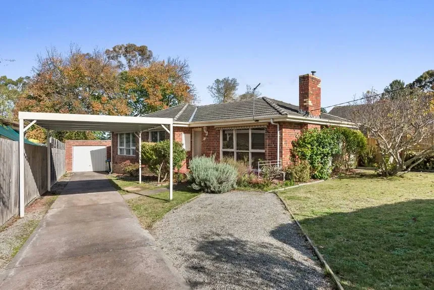19 Lockwoods Rd, Boronia, VIC 3155