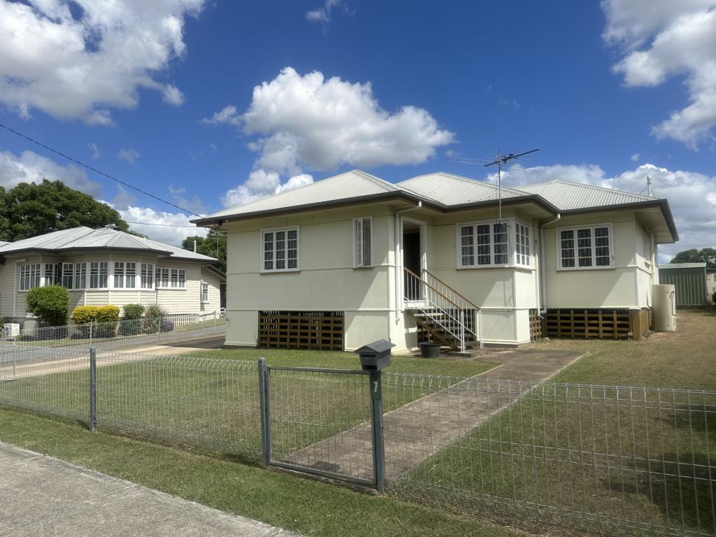 7 Schelbach St, Booval, QLD 4304