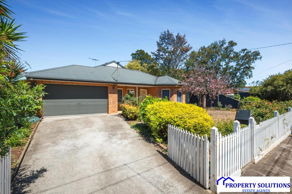 7 Stewart Cres, Rockbank, VIC 3335