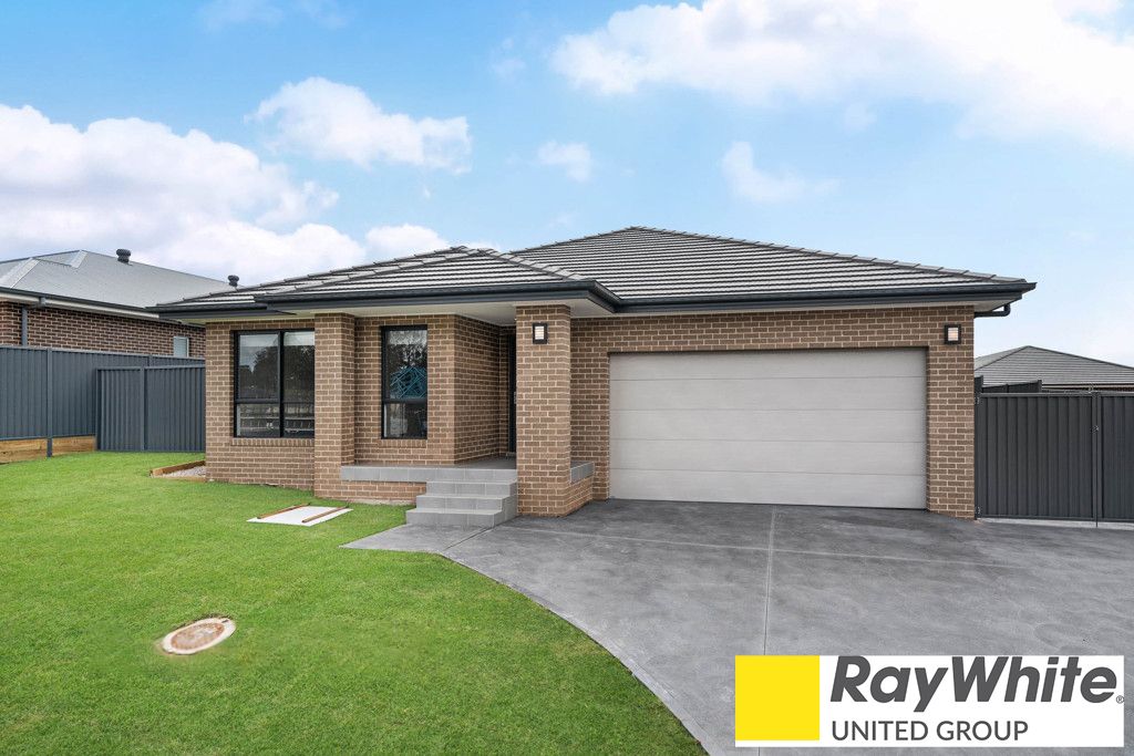 15 GUMARA ST, SILVERDALE, NSW 2752