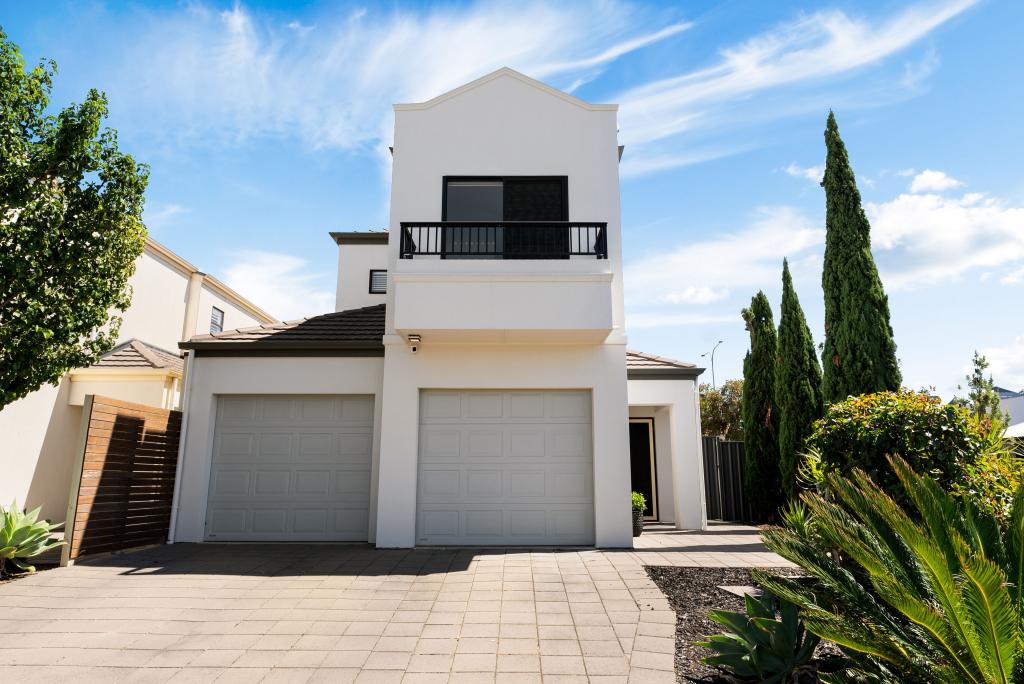 2 Nambucca Ave, West Lakes Shore, SA 5020