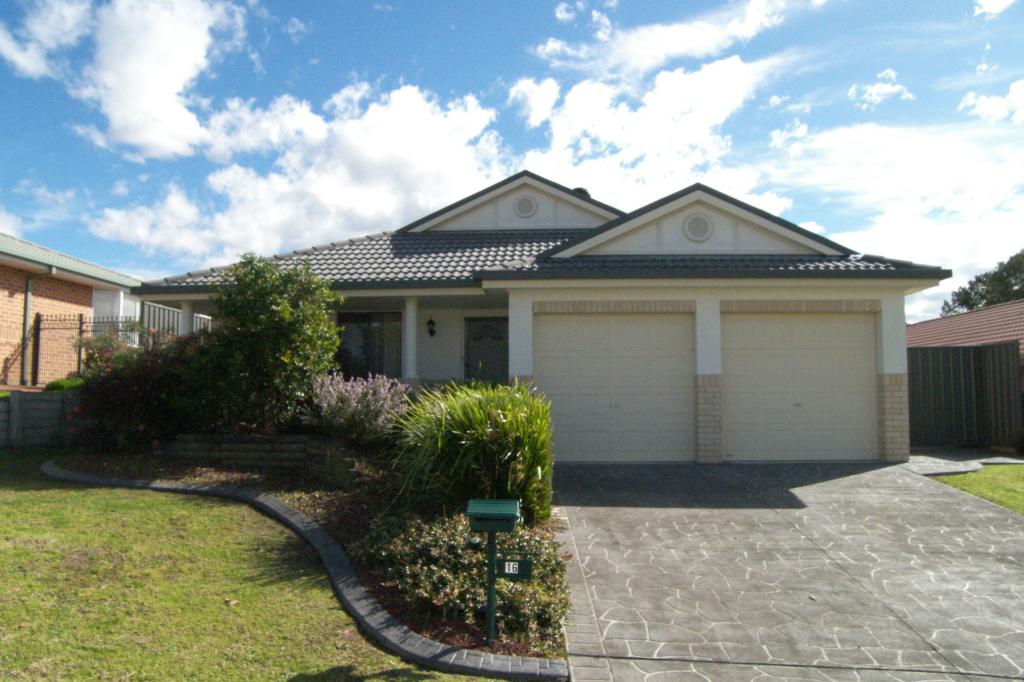 16 Quarterhorse Pde, Wadalba, NSW 2259