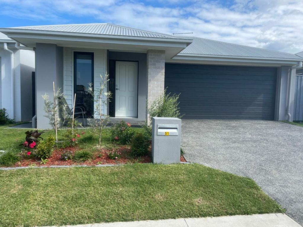 51 Lamington Cres, Banya, QLD 4551