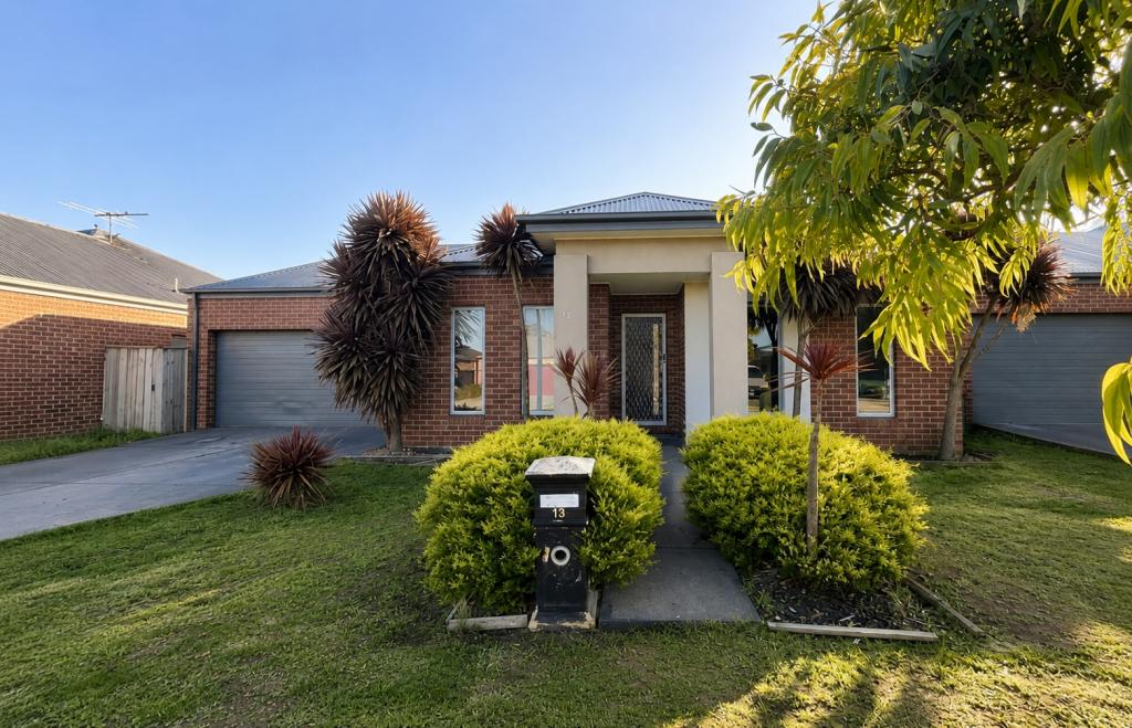 13 LAURENCE WAY, TARNEIT, VIC 3029