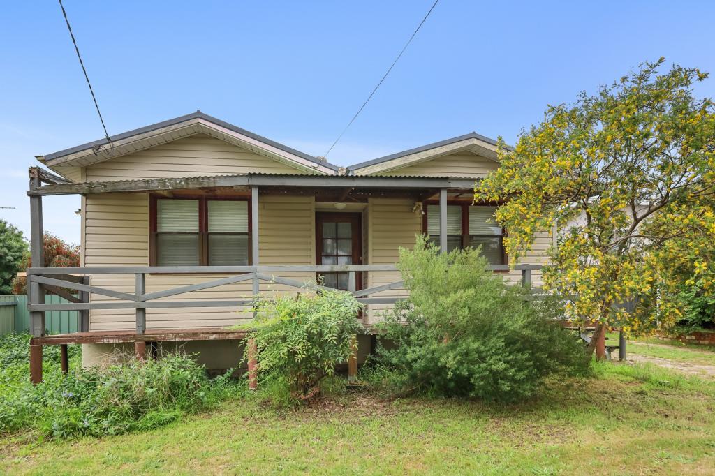 31 Castlereagh Ave, Mount Austin, NSW 2650