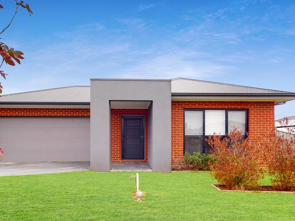 11 Bella Vista Cres, Pakenham, VIC 3810