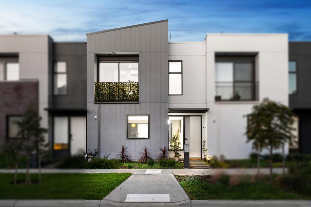 38 WINGED FOOT DR, SUNSHINE NORTH, VIC 3020