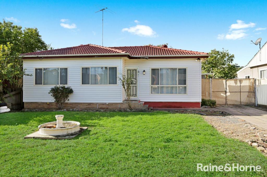 52 Surrey St, Minto, NSW 2566