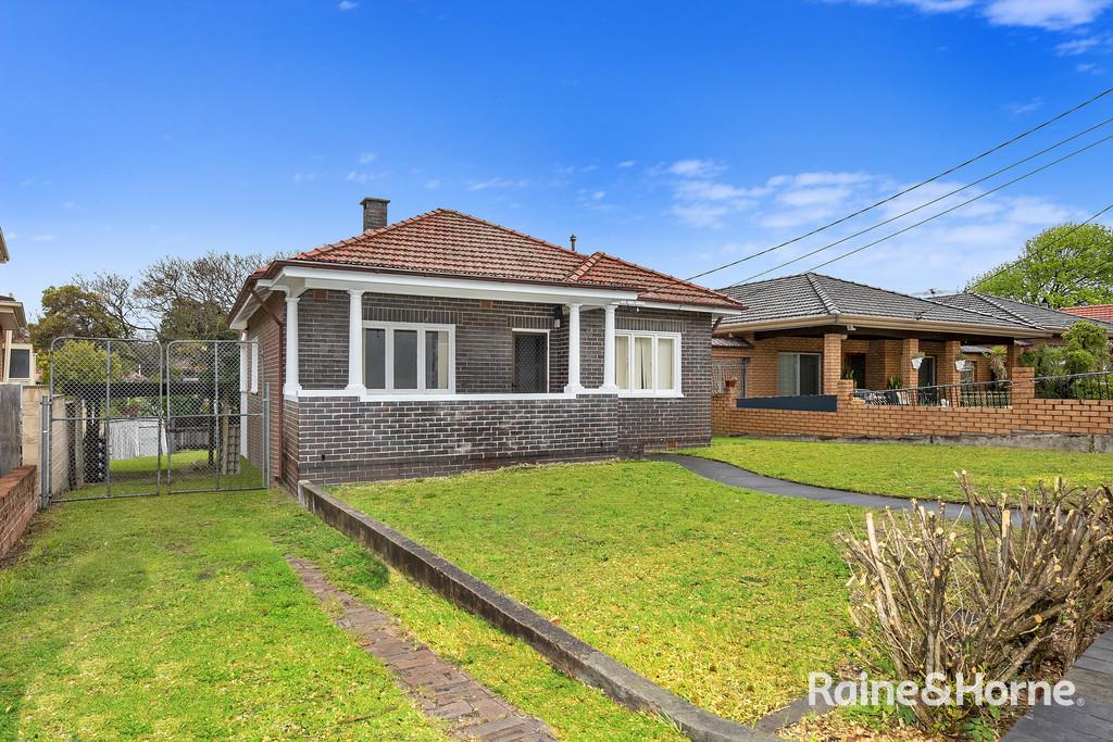 18 Gueudecourt Ave, Earlwood, NSW 2206
