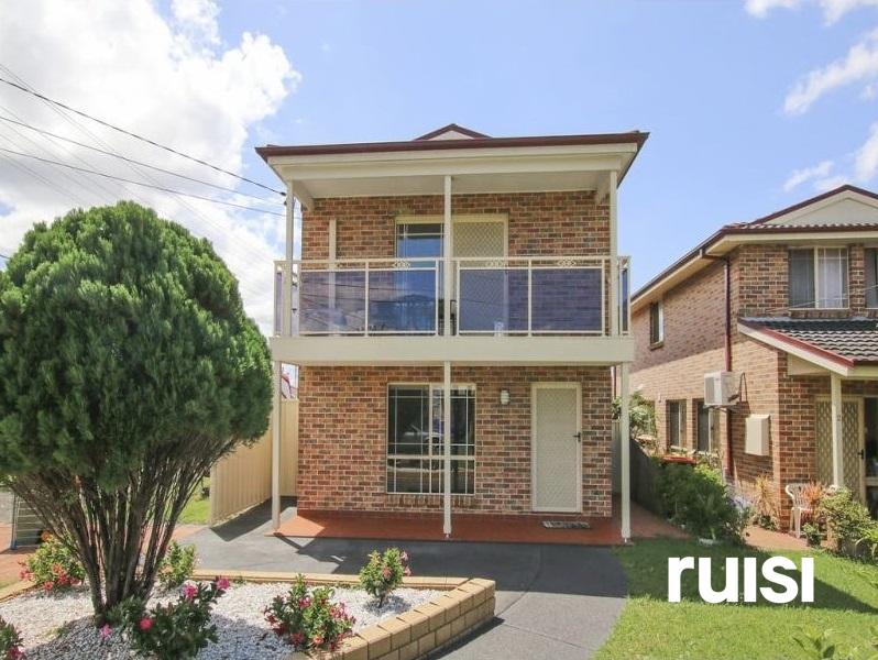 100B STELLA ST, FAIRFIELD HEIGHTS, NSW 2165