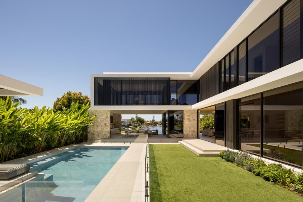 744 Nerang Broadbeach Rd, Carrara, QLD 4211