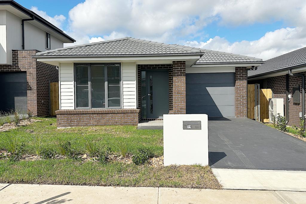 19 Dapple St, Austral, NSW 2179