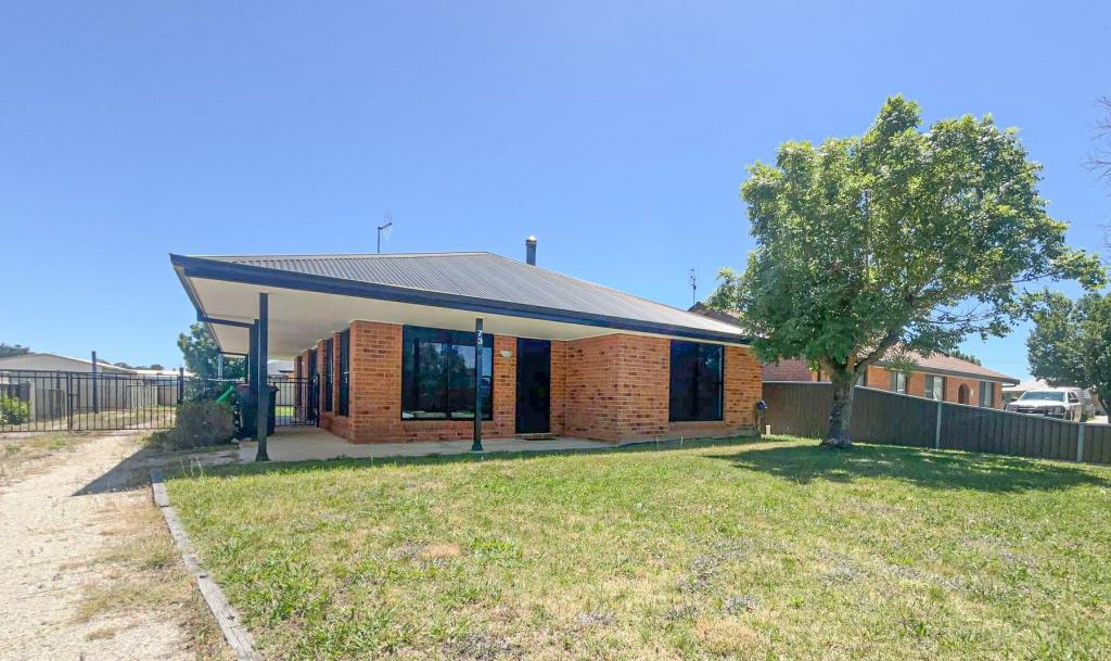 73 Loren St, Eglinton, NSW 2795