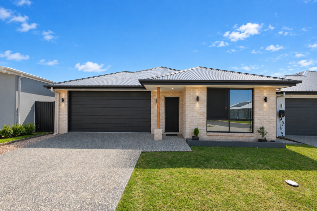9 Golden Rd, Morayfield, QLD 4506