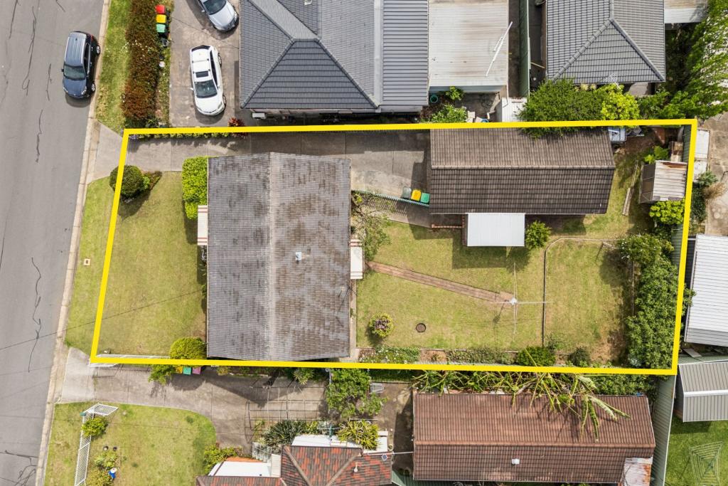 33 Gardiner Cres, Fairfield West, NSW 2165