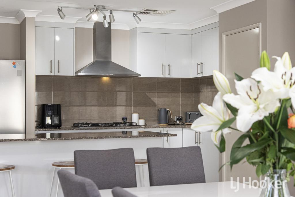 166 Badgerup Ave, Lakelands, WA 6180