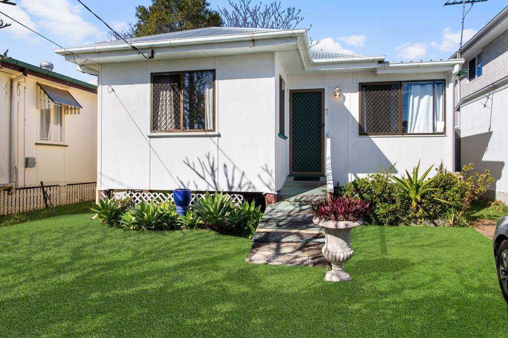 52 Mclennan St, Woody Point, QLD 4019
