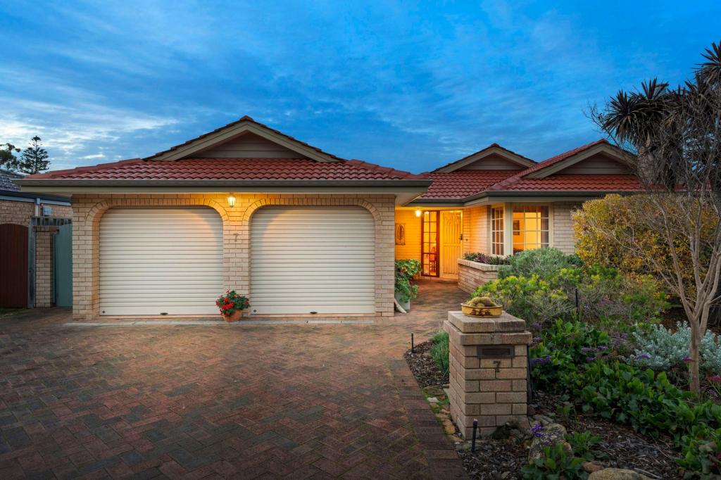 7 Mead Gr, Floreat, WA 6014