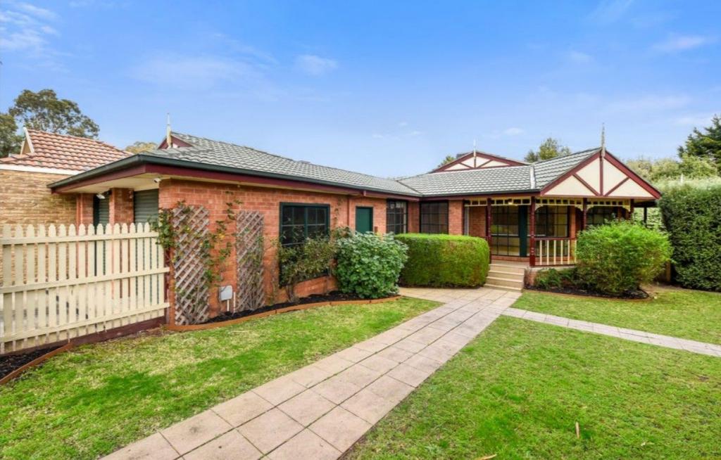 1 Longwood Cl, Rowville, VIC 3178